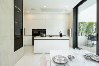 Modern Luxury Poolhaus with Lift - 6