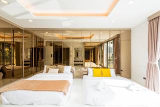 Modern Luxury Poolhaus with Lift - 3