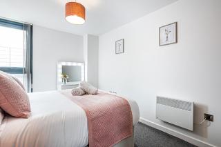 iQuarter Apartment - City Centre - Free Secure Parking, Self-Check-In, Fast Wifi and Smart TV by Yoko Property - 2