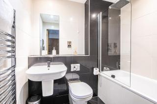 iQuarter Apartment - City Centre - Free Secure Parking, Self-Check-In, Fast Wifi and Smart TV by Yoko Property - Sheffield - 1