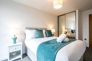 iQuarter Apartment - City Centre - Free Secure Parking, Self-Check-In, Fast Wifi and Smart TV by Yoko Property - 9