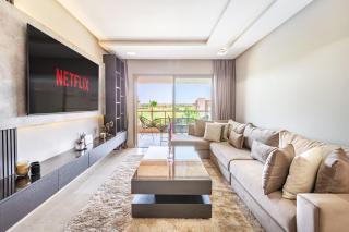 Luxurious 3BR by to the pool - 9