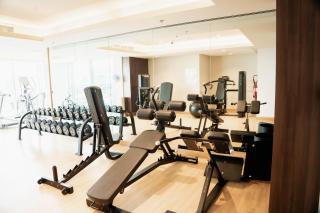 Stylish 1BR Stay l Rooftop Pool, Sauna & Gym - 3