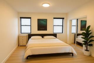 Situated in the heart of Costa Mesa near 17th Street - Costa Mesa - 4