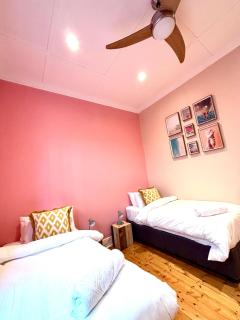 Starry Starry Night - Cape Town, 3-Bedroom 3-Bathroom Seaside House in Three Anchor Bay - Città del Capo - 1
