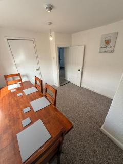 Large 1 Bed flat - 4
