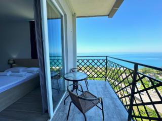 Green House - Studio Apartment with Panoramic View - Batumi - 9