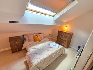 Cosy 2 Bedroom Apartment - 2