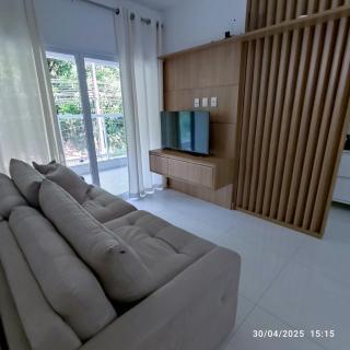 Apartmento em Ubatuba 350 m da praia das Toninhas 2 dormitórios, piscina, varanda gourmet com churrasqueira, ar condicionado, cozinha completa, garagem privativa - Ubatuba - 0