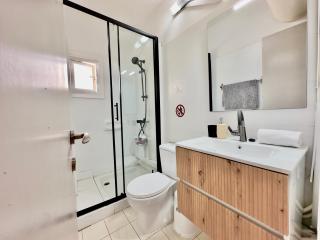 Sea and Lake Breeze 1BR Apt - Larnaca - 8