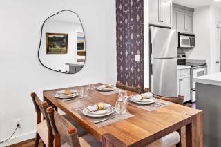 Top Floor Condo with Balcony - Steps To Lifts & Main Street condo - 3