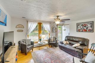 5 Mi to Harpers Ferry NHP Quiet Home with Deck - 5