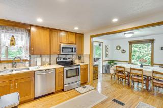 5 Mi to Harpers Ferry NHP Quiet Home with Deck - 3