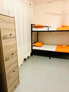 Bunk & Beach Hostel - Negombo - 0