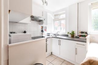 Gorgeous Putney Flat - 3