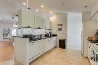 Screened Pool and Grill Sunny Sarasota Stay! - 3