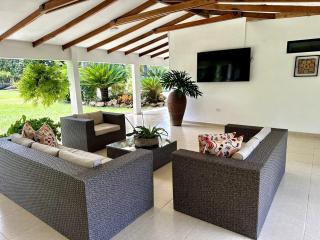 Espectacular finca cerca a Buga - 1