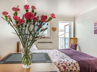 3 Bed in Freshwater East FB277 - Hodgeston - 1
