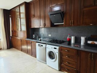 5 Bedroom Apartment In The Heart Of the City - 5
