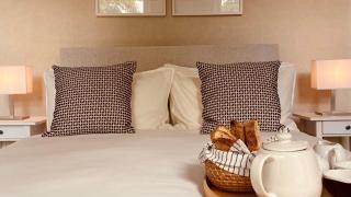 4BR Spacious Home- 5 Mins to City- Free Secure Parking - 6