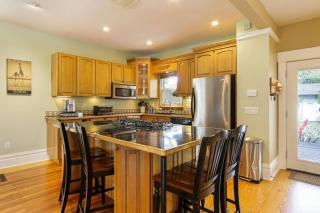 Charming Home with Garage, Hot Tub & Garden! Near OSU & Short North - 6