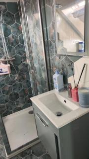 Quiet Loft Double Room forty-five minutes by train to London Liv Street - 8
