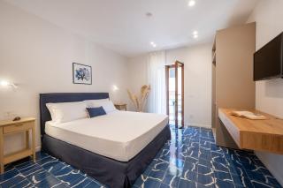 Elegant & Modern 4Bedroom Home in Central Sorrento - Sorrento - 2