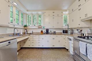 Waquoit Bay Bungalow - 4