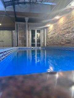 Prestige guest house with free swimming pool - 1