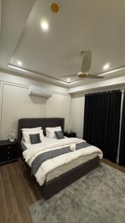 Restova lll 1BHK in seven star building self checkin - Rawalpindi - 2