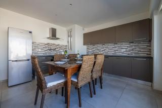 Bright and Spacious Penthouse with Large Terrace - 1