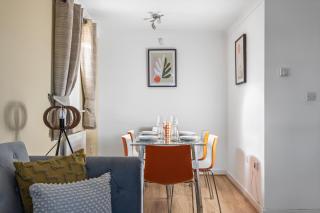 NEW Vibrant and Colorful Flat with Garden & Parking - 1