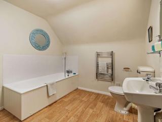 4 Bed in Uckfield BT021 - Buxted - 1