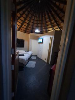 Cozy Single Rondawel - Barberton - 3
