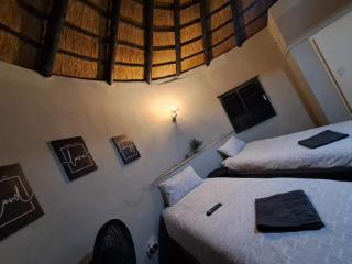 Cozy Single Rondawel - Barberton - 1
