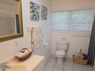 Mallard Cove - lakeside pet friendly - 3