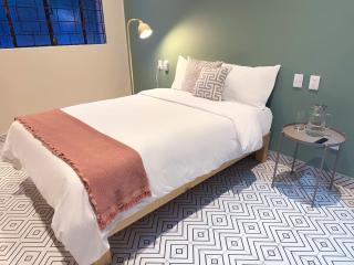Americana Stay steps from Chapultepec cozy private bedroom - Guadalajara - 1