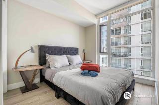 31st Floor High Rise 1 Bedroom with Sofa Bed Apartment at The Guardian South - Calgary - 8