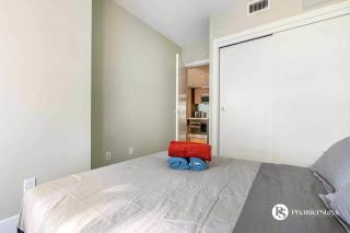 31st Floor High Rise 1 Bedroom with Sofa Bed Apartment at The Guardian South - 5