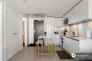 Executive Suite on the 31st Floor Queen Bed with Sofa Bed Free Parking BBQ - 4