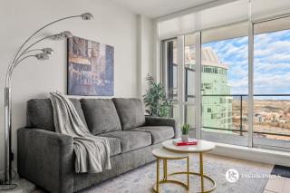 Executive Suite on the 31st Floor Queen Bed with Sofa Bed Free Parking BBQ - 1