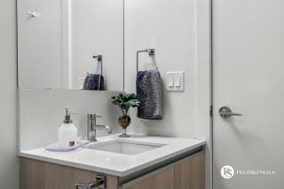 Executive Suite on the 31st Floor Queen Bed with Sofa Bed Free Parking BBQ - 6