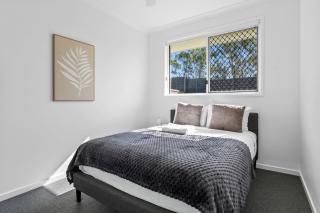 Spacious 4BR Home Great Area close to everything - 9