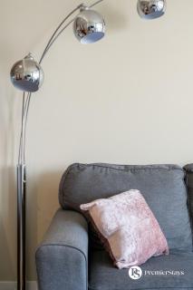28th Floor High Rise Apartment Near Stampede Sleeps 4 with Free Secure Parking - 2