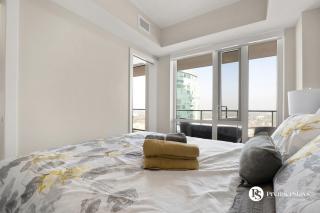 28th Floor High Rise Apartment Near Stampede Sleeps 4 with Free Secure Parking - 5