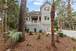 Stunning New Home with Private Pool - 0