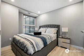Central Downtown near Rogers Sleeps 6 with Two Queen Beds and Parking - Edmonton - 6