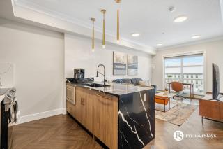 Luxurious 2 Bedroom Suite near MRU and Downtown with Free Underground Parking Wifi and More - 0