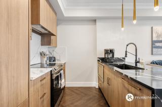 Luxurious 2 Bedroom Suite near MRU and Downtown with Free Underground Parking Wifi and More - Calgary - 6