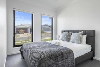 Modern 4BR Family Home in Quiet Ripley Location - Ripley - 8